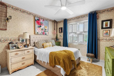 House in Miami, Florida 4 bedrooms, 214.14 sq.m. № 2000976 - photo 21