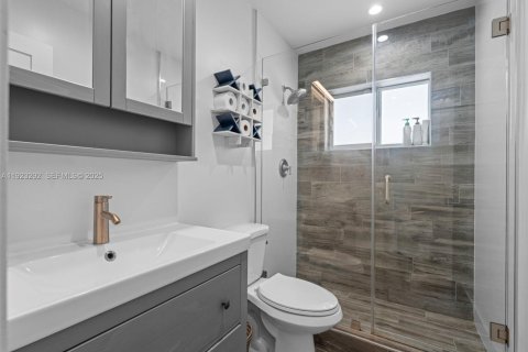 House in Miami, Florida 3 bedrooms, 111.67 sq.m. № 2062079 - photo 21