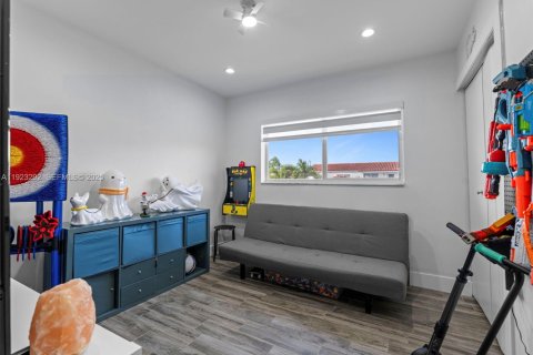 House in Miami, Florida 3 bedrooms, 111.67 sq.m. № 2062079 - photo 22