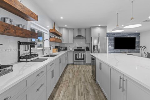 House in Miami, Florida 3 bedrooms, 111.67 sq.m. № 2062079 - photo 8