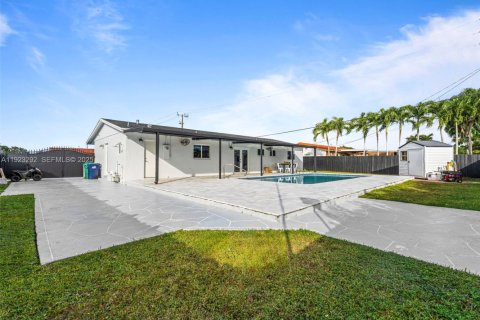 House in Miami, Florida 3 bedrooms, 111.67 sq.m. № 2062079 - photo 28