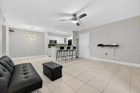 Condominio en venta en Tamarac, Florida, 2 dormitorios, 76.18 m2 № 2261515 - foto 6