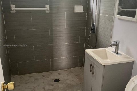 Снять в аренду квартиру в Холливуд, Флорида 1 спальня, 49.24м2, № 1985118 - фото 3