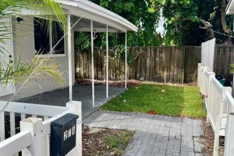 Снять в аренду квартиру в Холливуд, Флорида 1 спальня, 49.24м2, № 1985118 - фото 1