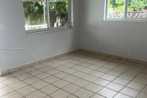 Снять в аренду квартиру в Холливуд, Флорида 1 спальня, 49.24м2, № 1985118 - фото 4