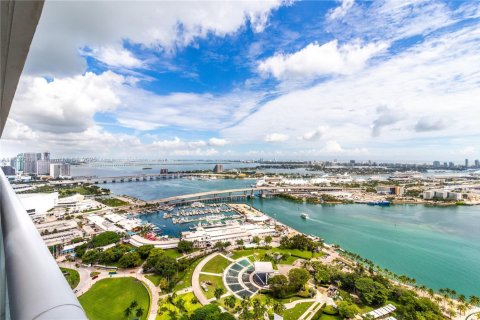 Copropriété à louer à Miami, Floride: 2 chambres, 122.82 m2 № 1831132 - photo 1