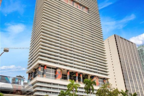 Copropriété à louer à Miami, Floride: 2 chambres, 122.82 m2 № 1831132 - photo 12