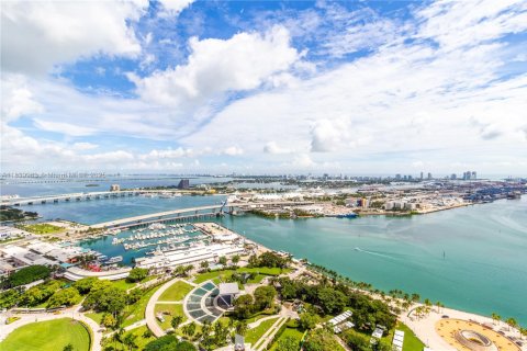 Copropriété à louer à Miami, Floride: 2 chambres, 122.82 m2 № 1831132 - photo 2