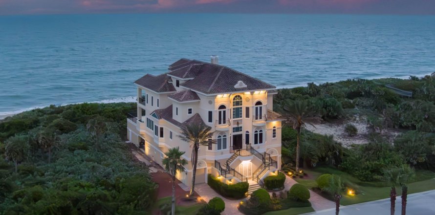 House in Palm Coast, Florida 7 bedrooms, 833.24 sq.m. № 771014