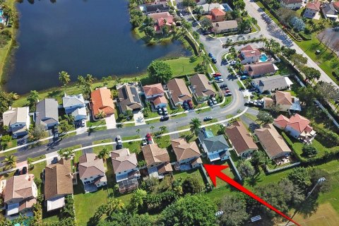 House in Pembroke Pines, Florida 3 bedrooms, 190.26 sq.m. № 996041 - photo 1