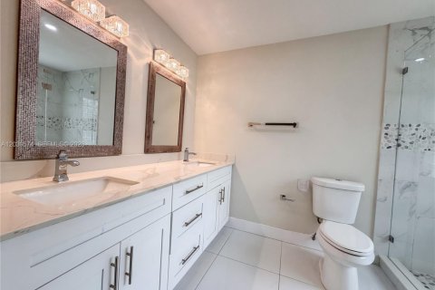 House in Miami, Florida 4 bedrooms, 210.24 sq.m. № 2180471 - photo 12