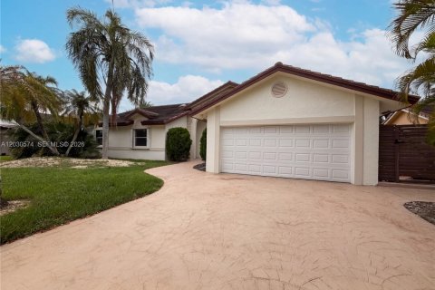 House in Miami, Florida 4 bedrooms, 210.24 sq.m. № 2180471 - photo 22