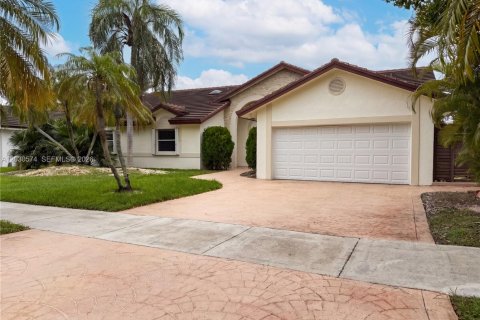 House in Miami, Florida 4 bedrooms, 210.24 sq.m. № 2180471 - photo 21