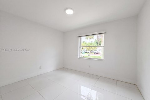House in Miami, Florida 4 bedrooms, 210.24 sq.m. № 2180471 - photo 19
