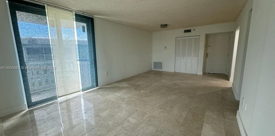 Condominio en Hollywood, Florida, 2 dormitorios № 1868580