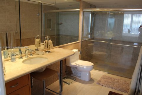 Condo in Key Biscayne, Florida, 3 bedrooms  № 2080239 - photo 13