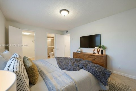 Снять в аренду кондоминиум в Корал-Спрингс, Флорида 2 спальни, 86.68м2, № 2022227 - фото 17