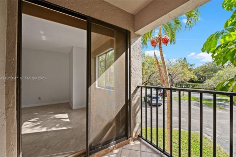 Снять в аренду кондоминиум в Корал-Спрингс, Флорида 2 спальни, 86.68м2, № 2022227 - фото 12