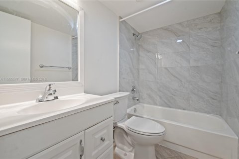 Снять в аренду кондоминиум в Корал-Спрингс, Флорида 2 спальни, 86.68м2, № 2022227 - фото 16