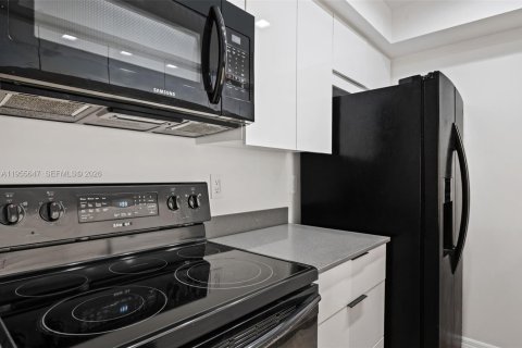 Снять в аренду кондоминиум в Корал-Спрингс, Флорида 2 спальни, 86.68м2, № 2022227 - фото 8