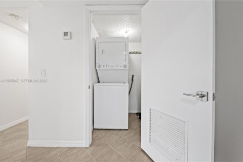 Снять в аренду кондоминиум в Корал-Спрингс, Флорида 2 спальни, 86.68м2, № 2022227 - фото 22