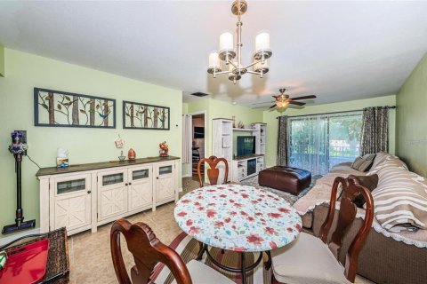 Condo in Saint Petersburg, Florida, 2 bedrooms  № 2197859 - photo 11