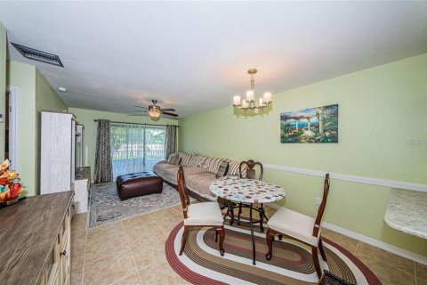 Condo in Saint Petersburg, Florida, 2 bedrooms  № 2197859 - photo 9