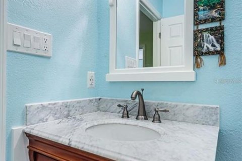 Condo in Saint Petersburg, Florida, 2 bedrooms  № 2197859 - photo 29