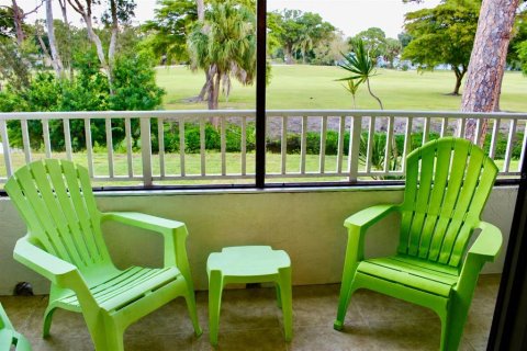 Condo in Saint Petersburg, Florida, 2 bedrooms  № 2197859 - photo 12