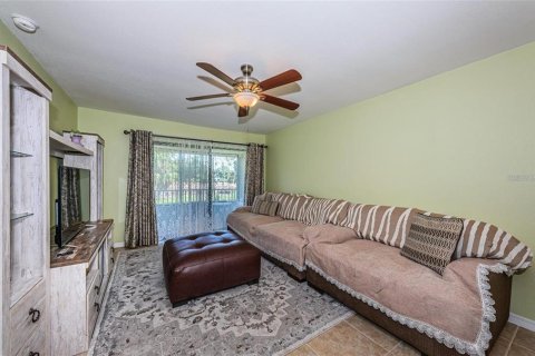 Condo in Saint Petersburg, Florida, 2 bedrooms  № 2197859 - photo 4