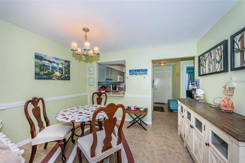 Condo in Saint Petersburg, Florida, 2 bedrooms  № 2197859 - photo 10