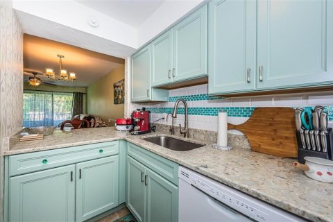Condo in Saint Petersburg, Florida, 2 bedrooms  № 2197859 - photo 16