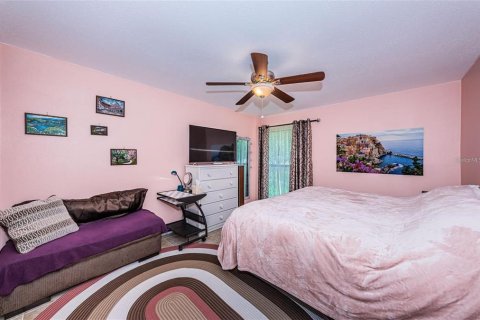 Condo in Saint Petersburg, Florida, 2 bedrooms  № 2197859 - photo 21