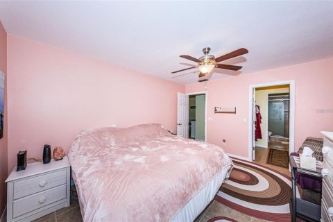Condo in Saint Petersburg, Florida, 2 bedrooms  № 2197859 - photo 22