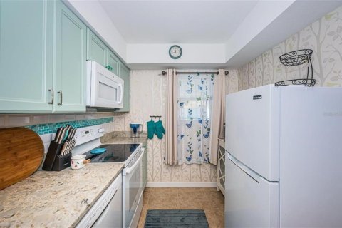 Condo in Saint Petersburg, Florida, 2 bedrooms  № 2197859 - photo 19
