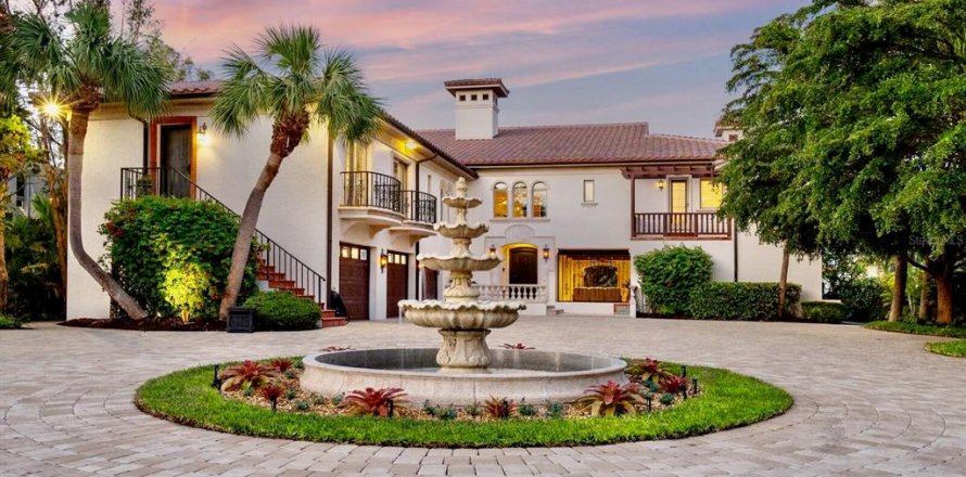 House in Sarasota, Florida 4 bedrooms, 634.24 sq.m. № 1723789
