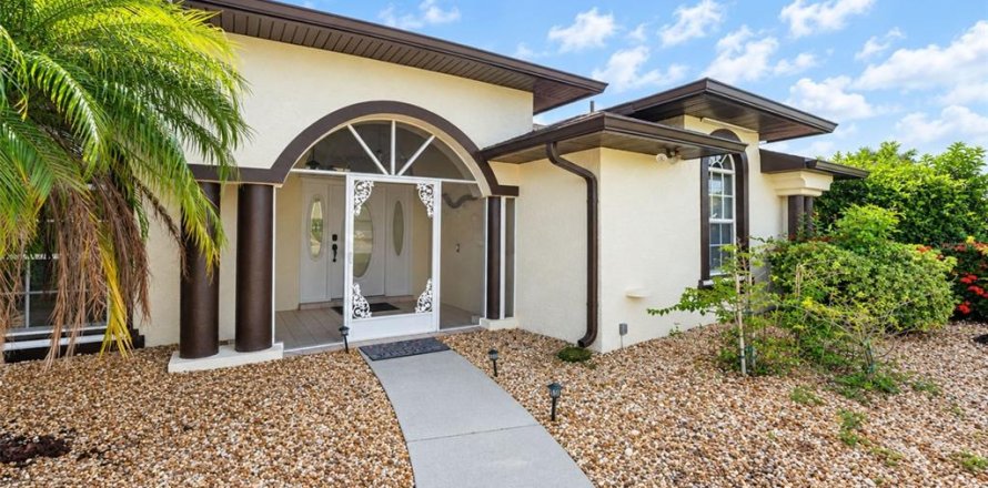 Villa ou maison à Punta Gorda, Floride 3 chambres, 214.7 m2 № 2413726