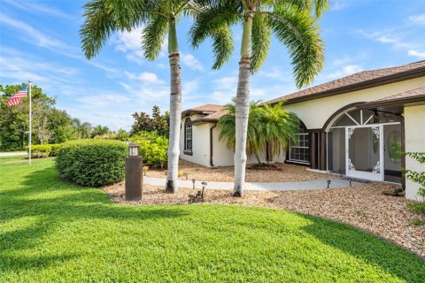 Villa ou maison à vendre à Punta Gorda, Floride: 3 chambres, 214.7 m2 № 2413726 - photo 3