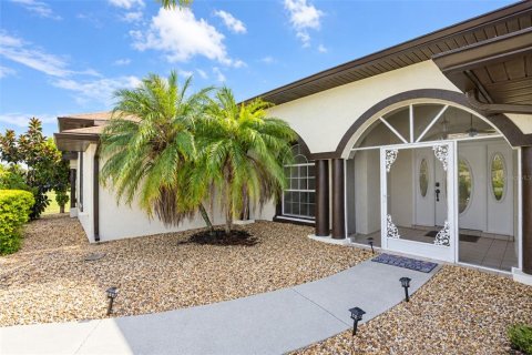 Villa ou maison à vendre à Punta Gorda, Floride: 3 chambres, 214.7 m2 № 2413726 - photo 2