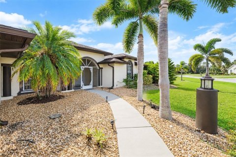 Villa ou maison à vendre à Punta Gorda, Floride: 3 chambres, 214.7 m2 № 2413726 - photo 4