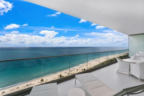 Copropriété à vendre à Bal Harbour, Floride: 3 chambres, 303.23 m2 № 1970838 - photo 11