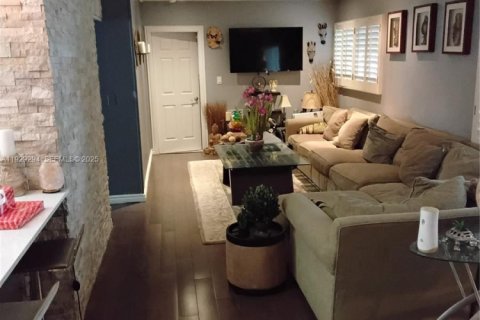 Casa en venta en Plantation, Florida, 3 dormitorios, 122.45 m2 № 1993930 - foto 8