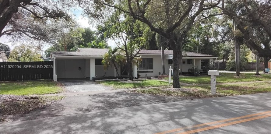 Casa en Plantation, Florida 3 dormitorios, 122.45 m2 № 1993930