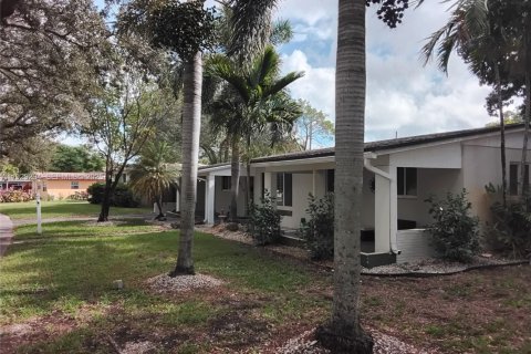 Casa en venta en Plantation, Florida, 3 dormitorios, 122.45 m2 № 1993930 - foto 2
