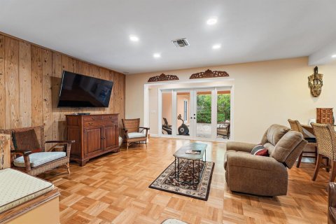 House in Palm Beach Shores, Florida 3 bedrooms, 206.71 sq.m. № 2402426 - photo 9