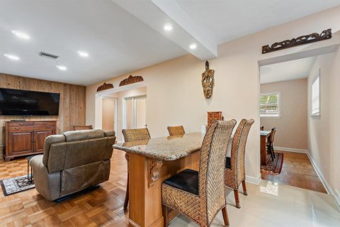 House in Palm Beach Shores, Florida 3 bedrooms, 206.71 sq.m. № 2402426 - photo 15
