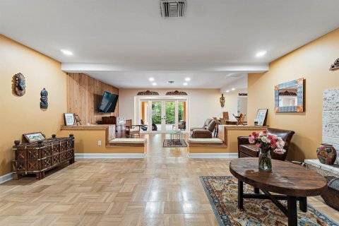 House in Palm Beach Shores, Florida 3 bedrooms, 206.71 sq.m. № 2402426 - photo 8