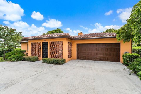 House in Palm Beach Shores, Florida 3 bedrooms, 206.71 sq.m. № 2402426 - photo 2