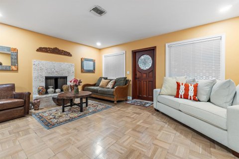 House in Palm Beach Shores, Florida 3 bedrooms, 206.71 sq.m. № 2402426 - photo 6