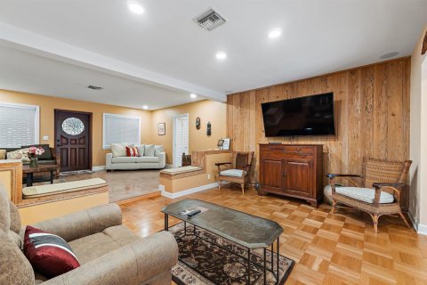 House in Palm Beach Shores, Florida 3 bedrooms, 206.71 sq.m. № 2402426 - photo 11
